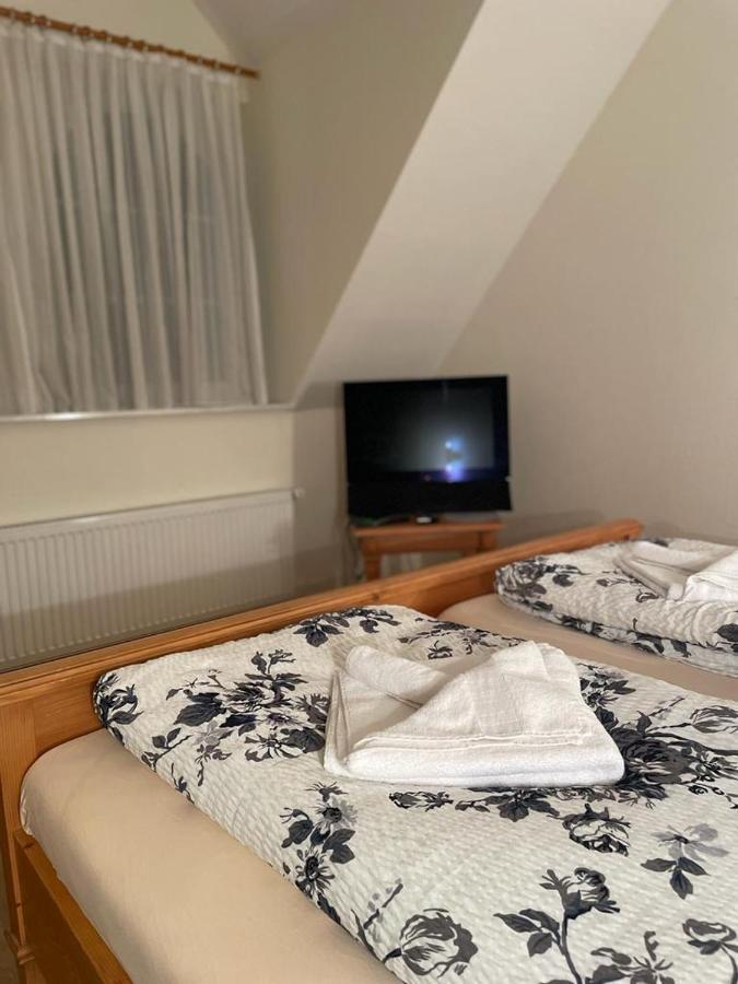 Hotel Und Restaurant Gruner Hahn Elsenfeld Kültér fotó